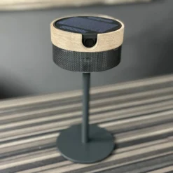 LED-Solartischleuchte Bateak, schwarz / teak-grau, 2.700 K