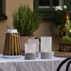 LED-Solartischleuchte Catania aus Birkenholz