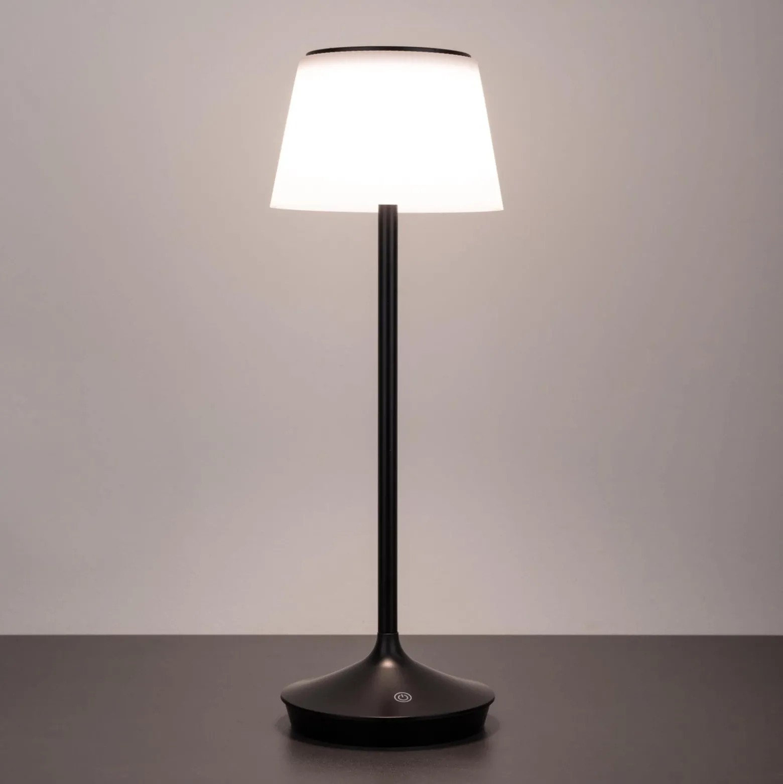 LED-Solar-Tischleuchte Emmi CCT aufladbar, schwarz
