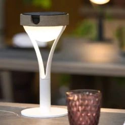 LED-Solartischleuchte Tyble, weiß / teak, 2.700 K, 200 lm