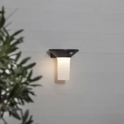 LED-Solarwandleuchte Valta mit Bewegungssensor