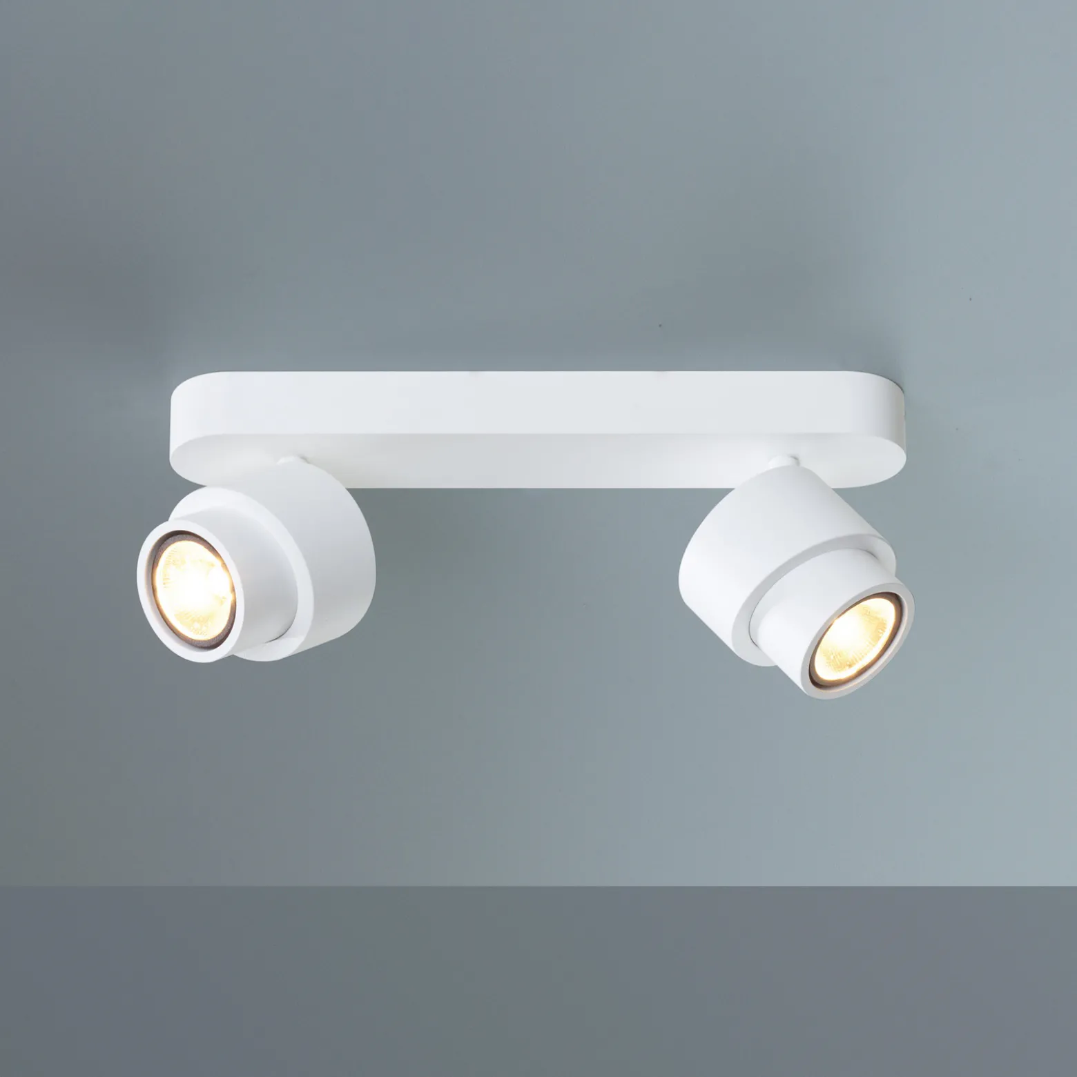 LED-Strahler BRUSH, weiß, 30 cm, 2-flg. Metall, dim, 2.700 K