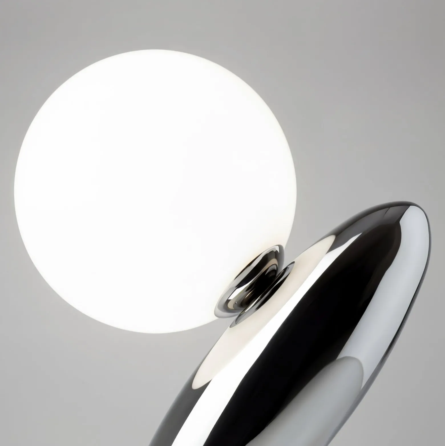 LED-Tischlampe RESONANCE, platin/opal, 37 cm Metall/Glas dim