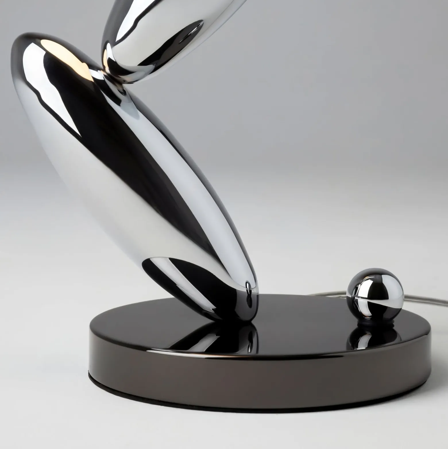 LED-Tischlampe RESONANCE, platin/opal, 37 cm Metall/Glas dim