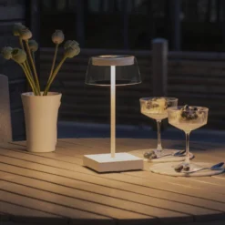 LED-Tischlampe Scilla mit USB, weiß