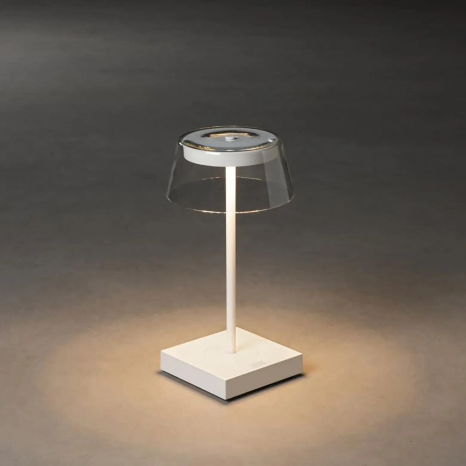 LED-Tischlampe Scilla mit USB, weiß