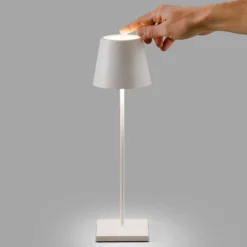 LED-Tischlampe Toc mit USB-Charger, IP54, weiß