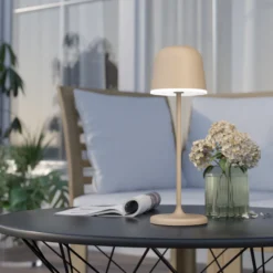 LED-Tischleuchte Mannera mit Akku, sand