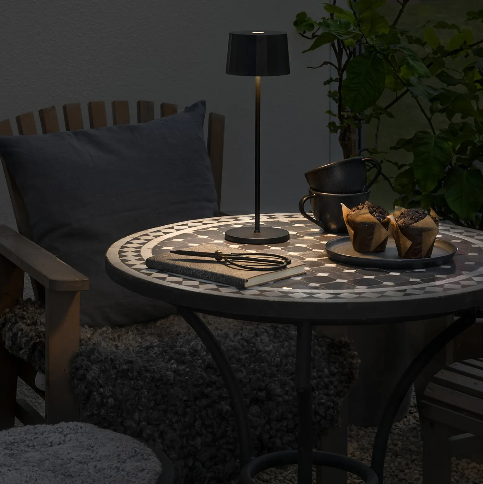 LED-Tischleuchte Positano für außen, schwarz