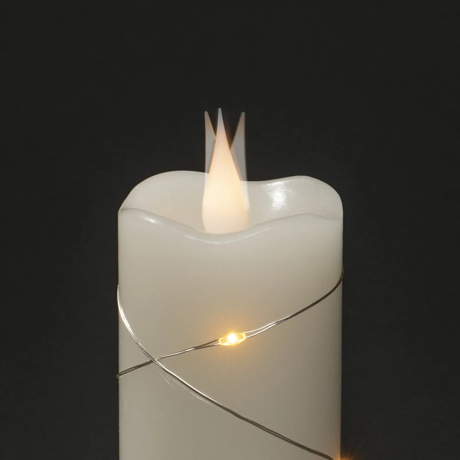 LED-Wachskerze creme Lichtfarbe Bernstein 17,8 cm