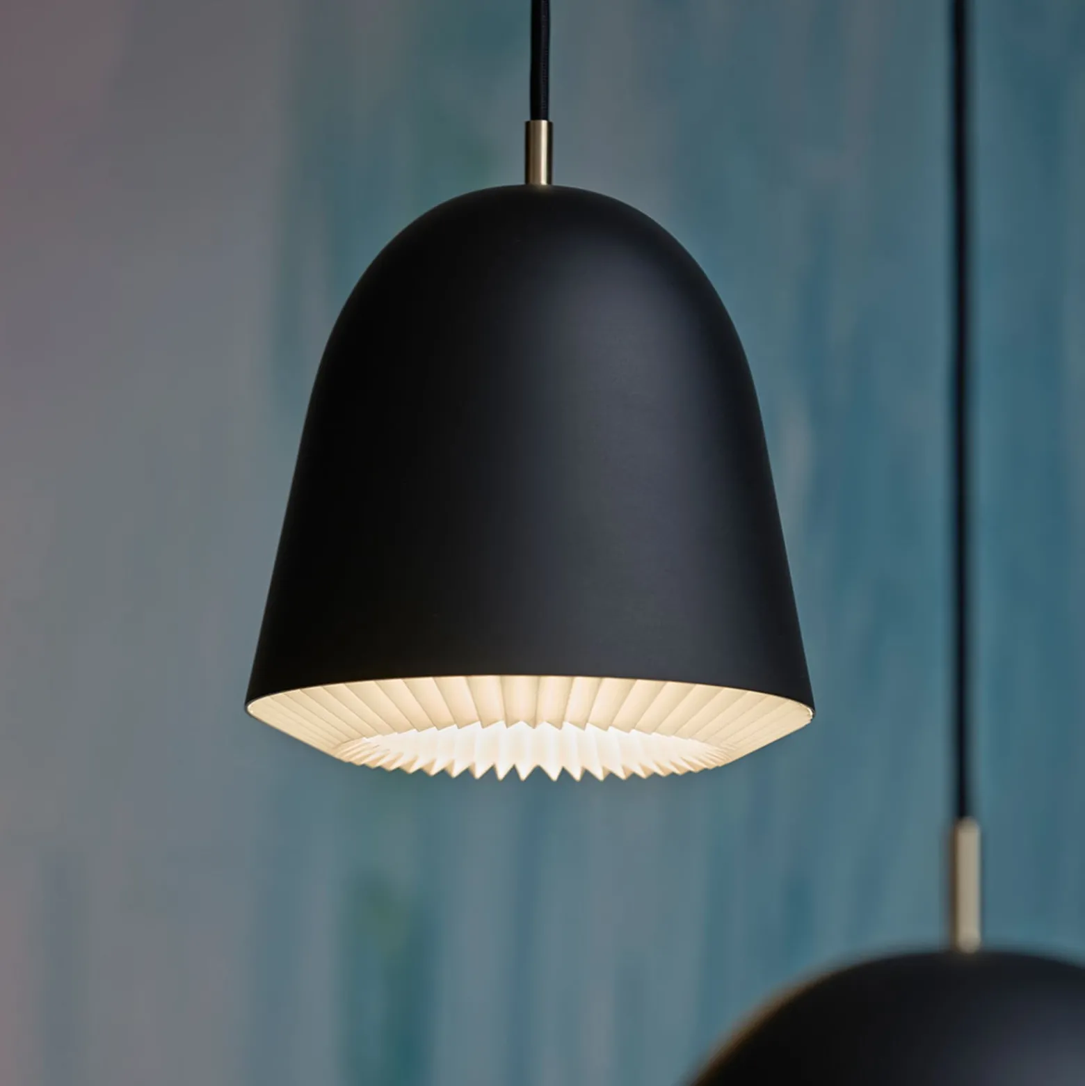 LE KLINT Caché - Pendelleuchte, schwarz, 20 cm