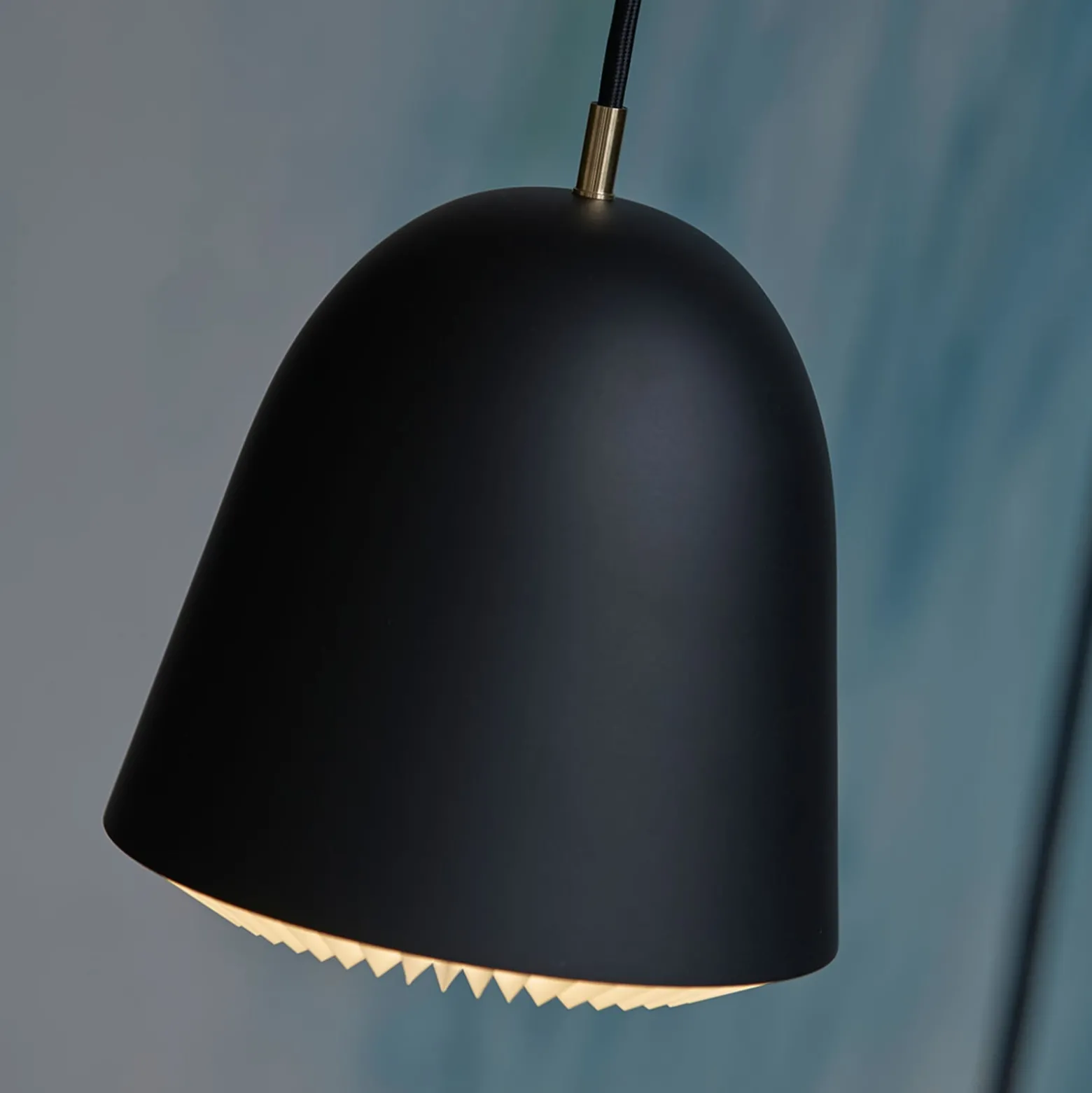 LE KLINT Caché - Pendelleuchte, schwarz, 20 cm