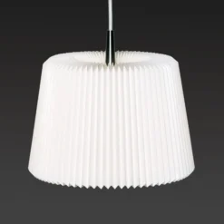 LE KLINT Snowdrop M - Pendellampe aus Kunststoff