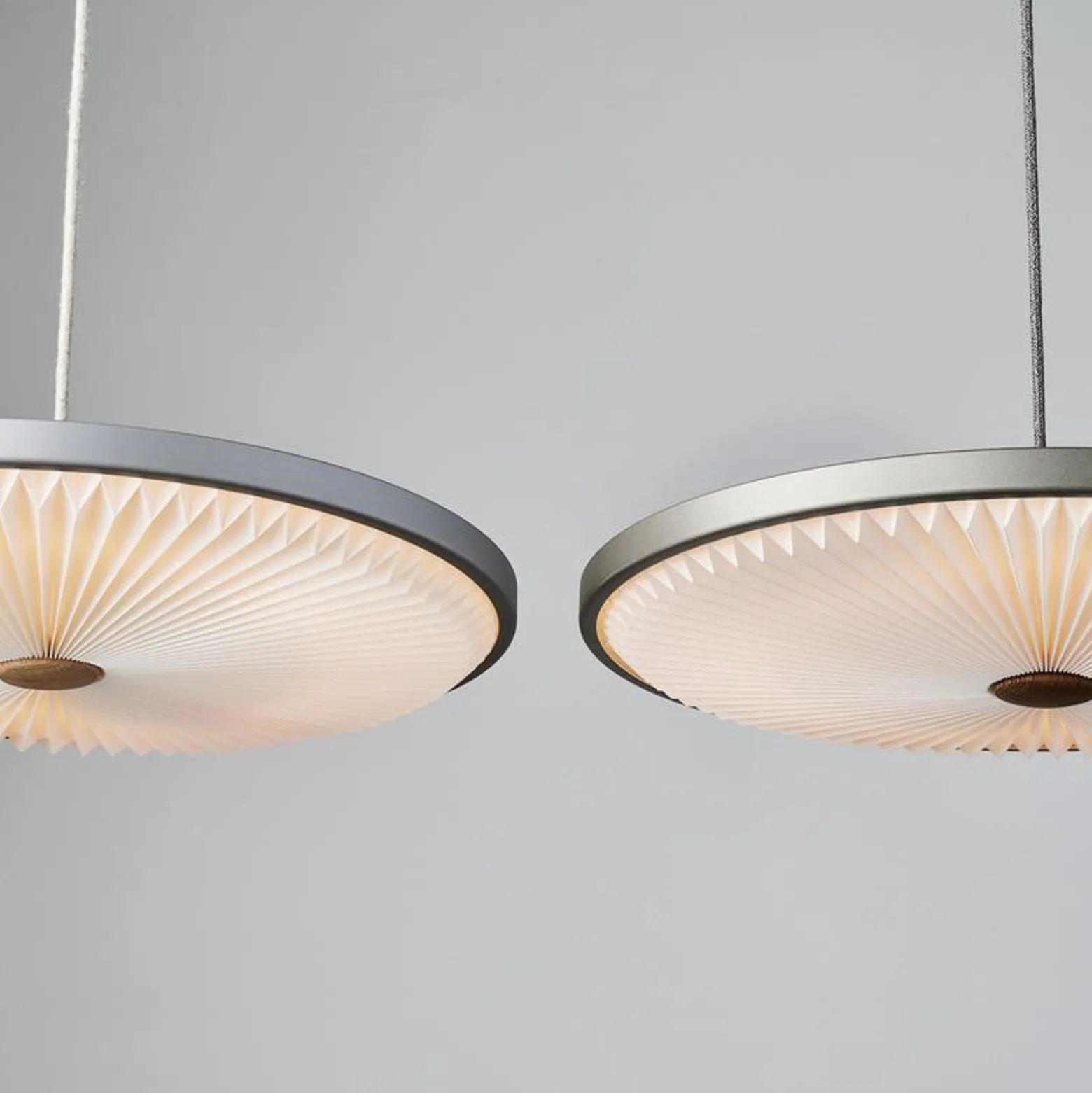 LE KLINT Soleil LED-Hängelampe hellgrau Ø50cm