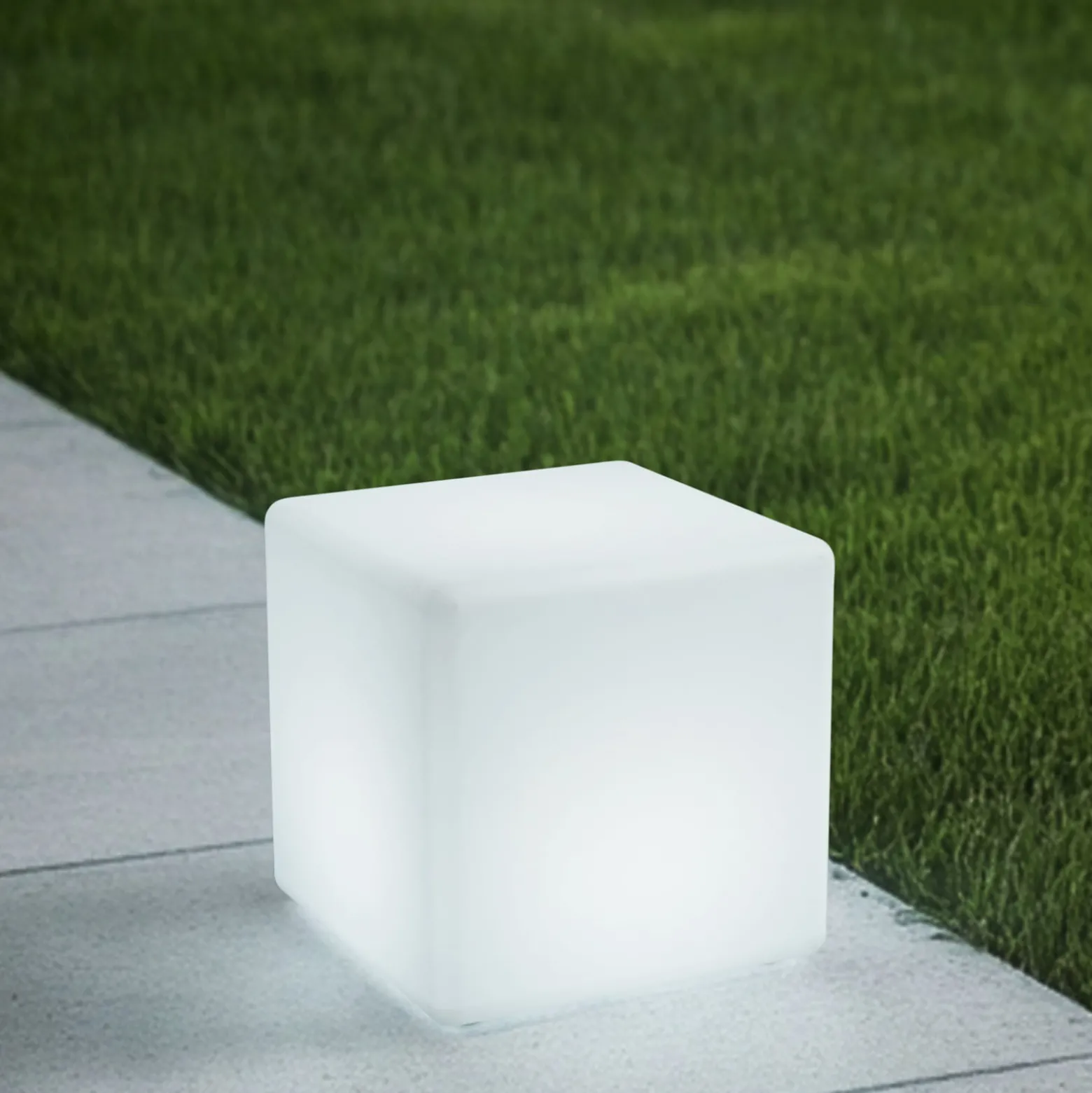 Lindby Akku-LED-Außenleuchte Cubara, RGB, Würfel, Kunststoff