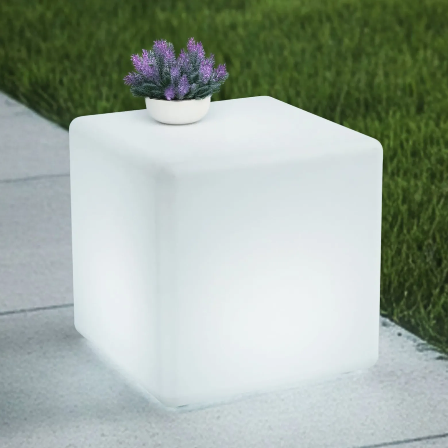 Lindby Akku-LED-Außenleuchte Cubara, RGB, Würfel, Kunststoff