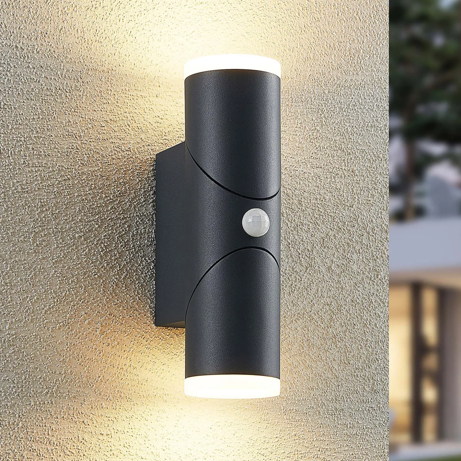 Lindby Aspyn LED-Außenwandleuchte, 2fl, Sensor