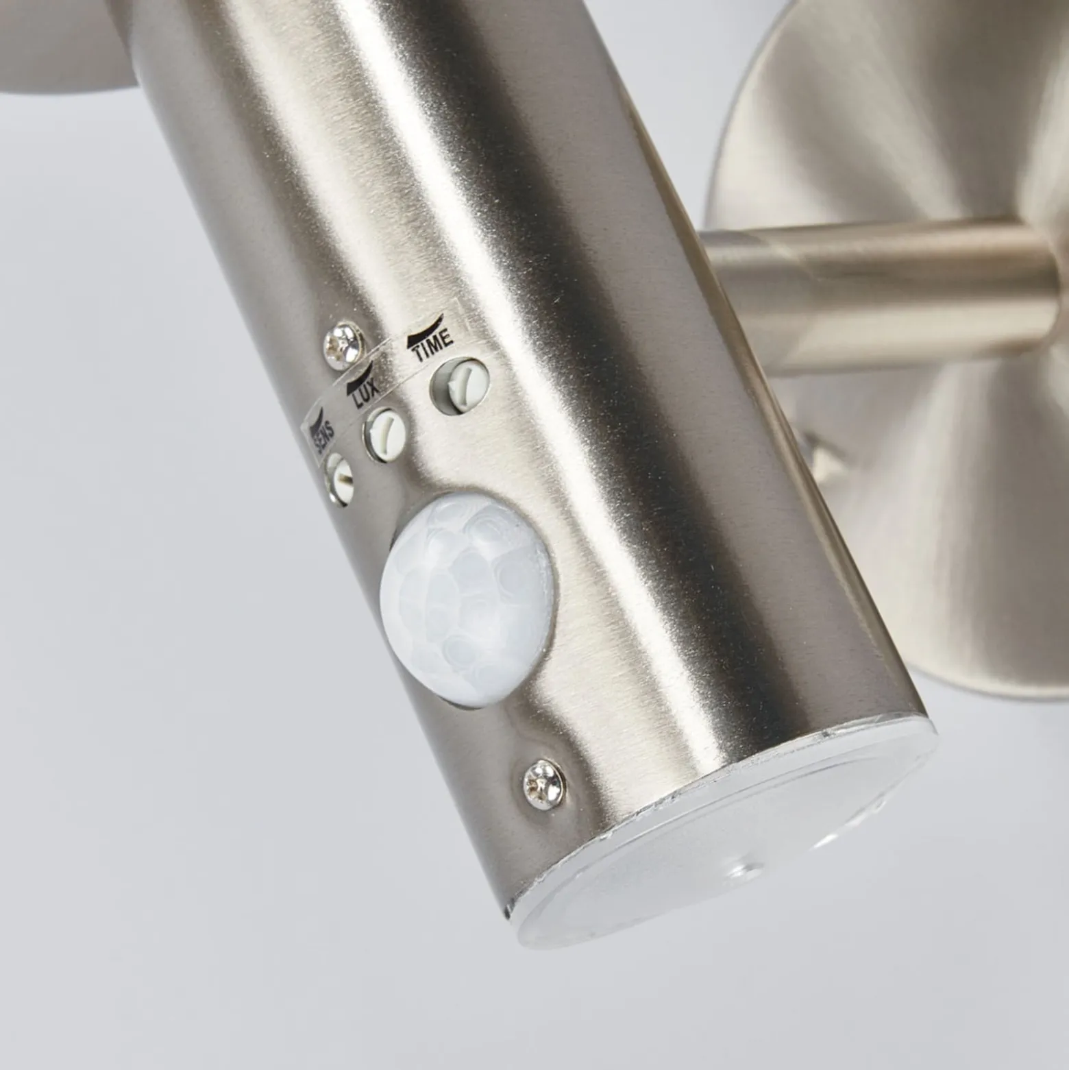 Lindby Außenwandlampe Djori, Sensor, aluminiumfarben, E27