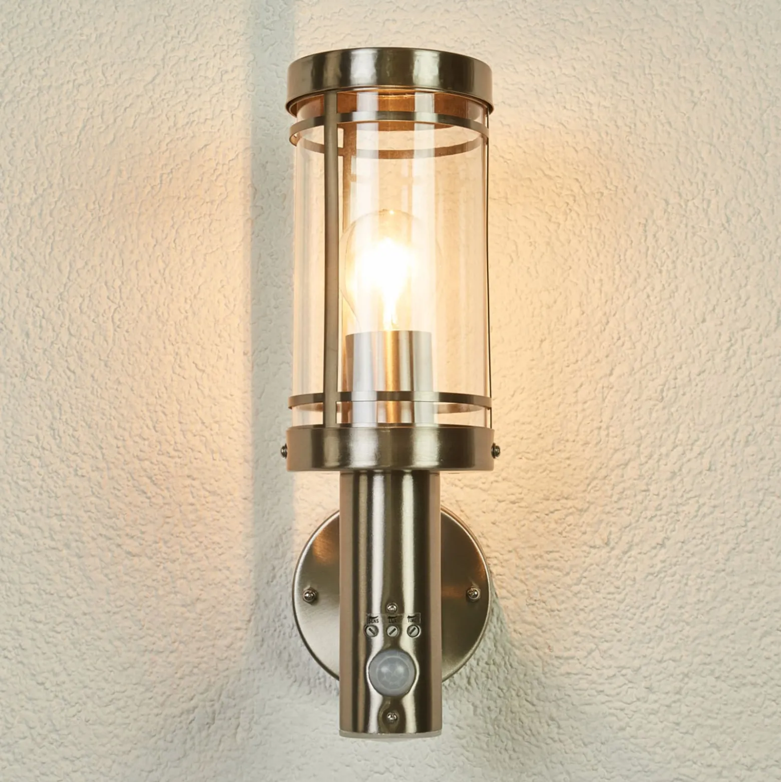 Lindby Außenwandlampe Djori, Sensor, aluminiumfarben, E27