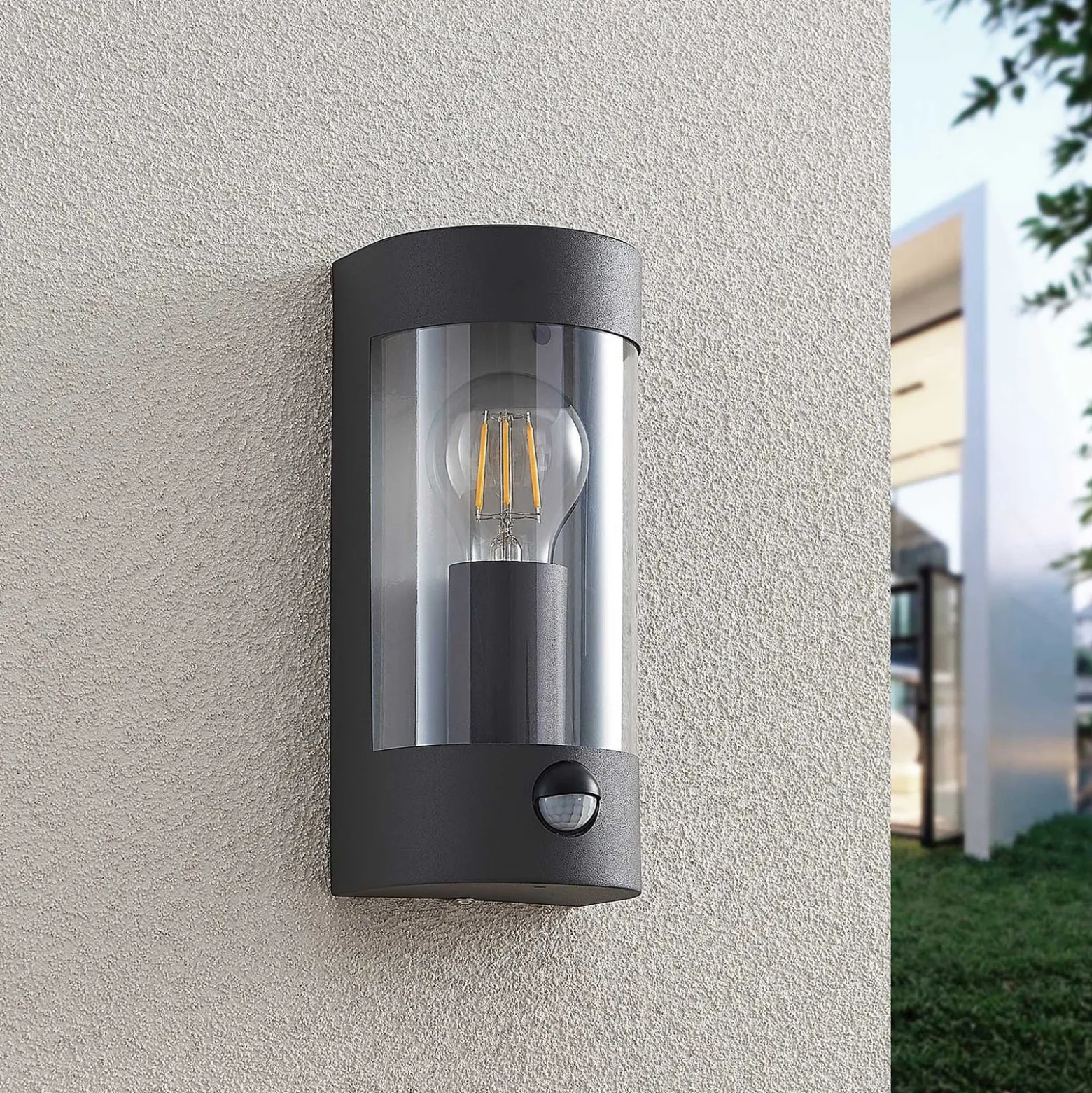 Lindby Außenwandlampe Junias, 24 cm, anthrazit, Sensor