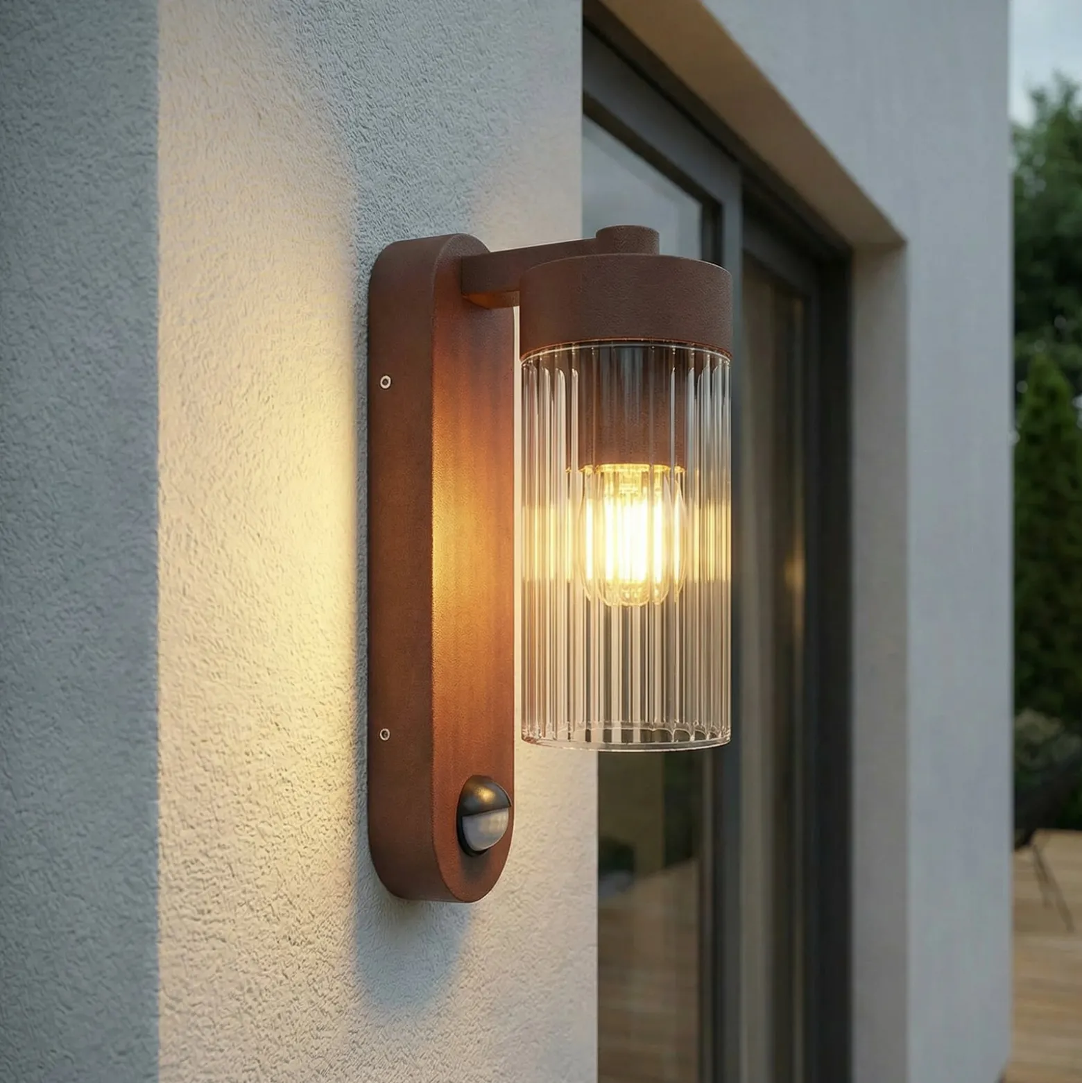 Lindby Außenwandlampe Kaliro, rost, 24 cm, IP54, Sensor