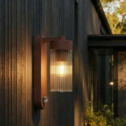 Lindby Außenwandlampe Kaliro, rost, 24 cm, IP54, Sensor