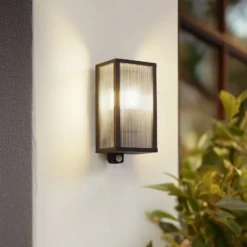 Lindby Außenwandlampe Peldar anthrazit/geriffelt 26cm Sensor