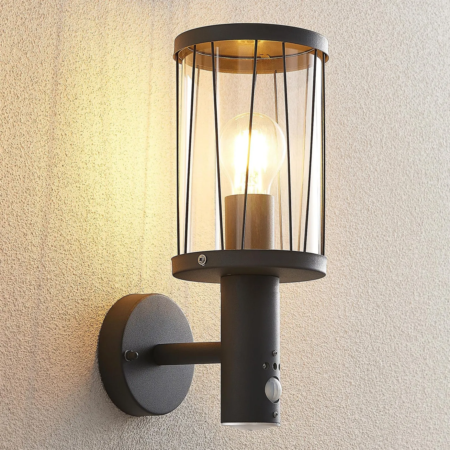 Lindby Außenwandlampe Yonan, Höhe 34 cm, anthrazit, Sensor