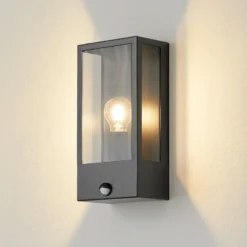 Lindby Außenwandleuchte Ilana, schwarz, Sensor, IP44, E27