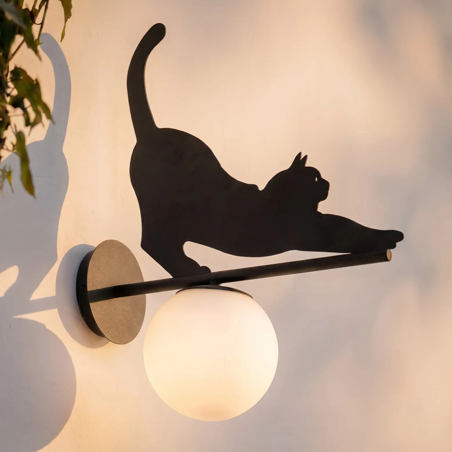 Lindby Außenwandleuchte Katti, Metall, schwarz, IP44, Katze