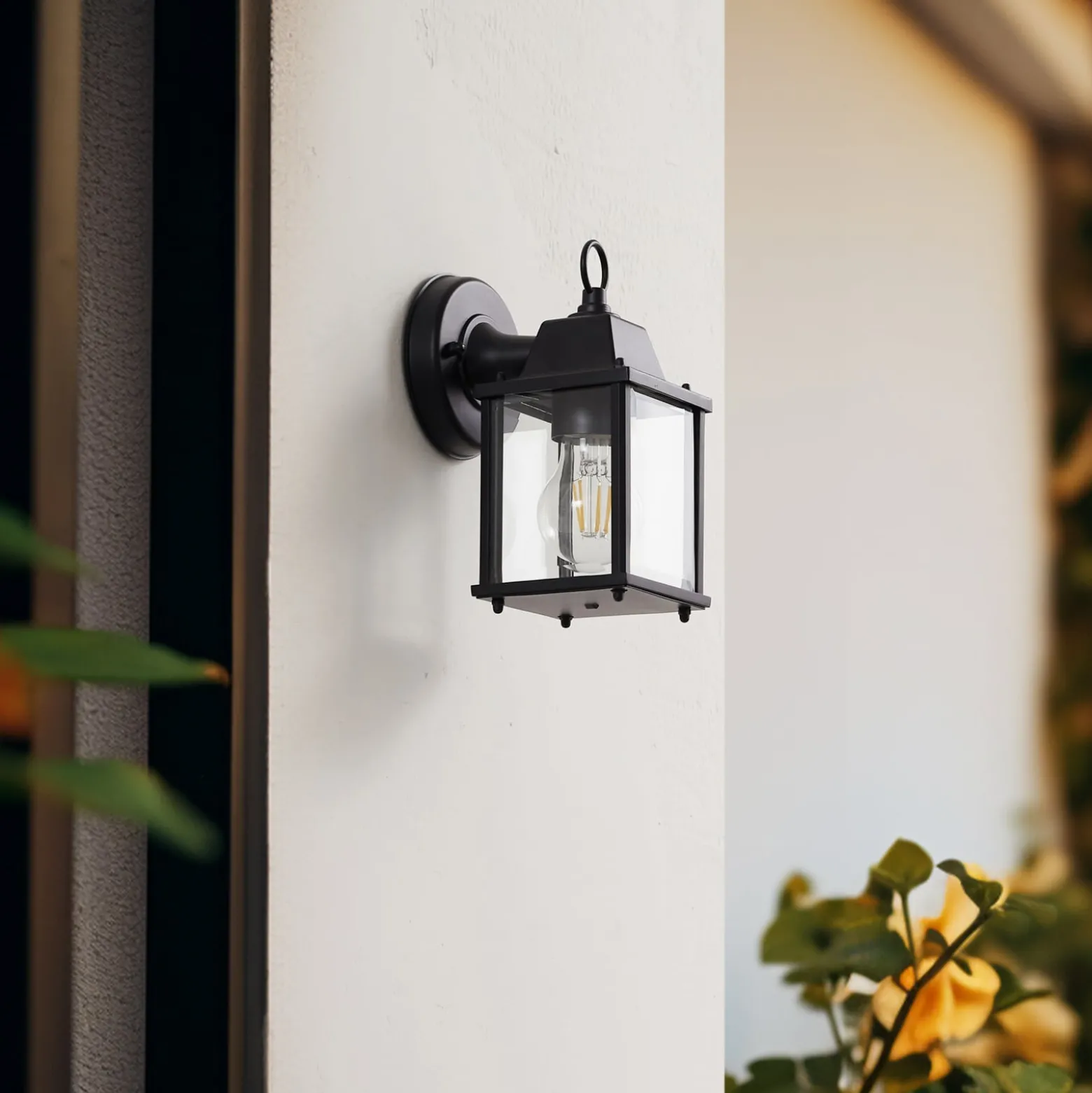 Lindby Außenwandleuchte Rurik, schwarz, Glas, Aluminium, E27