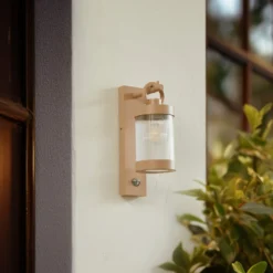 Lindby Außenwandleuchte Yrene, 20 cm, beige, Sensor, Riffle