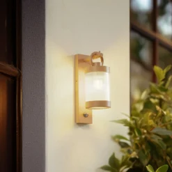 Lindby Außenwandleuchte Yrene, 20 cm, beige, Sensor, Riffle