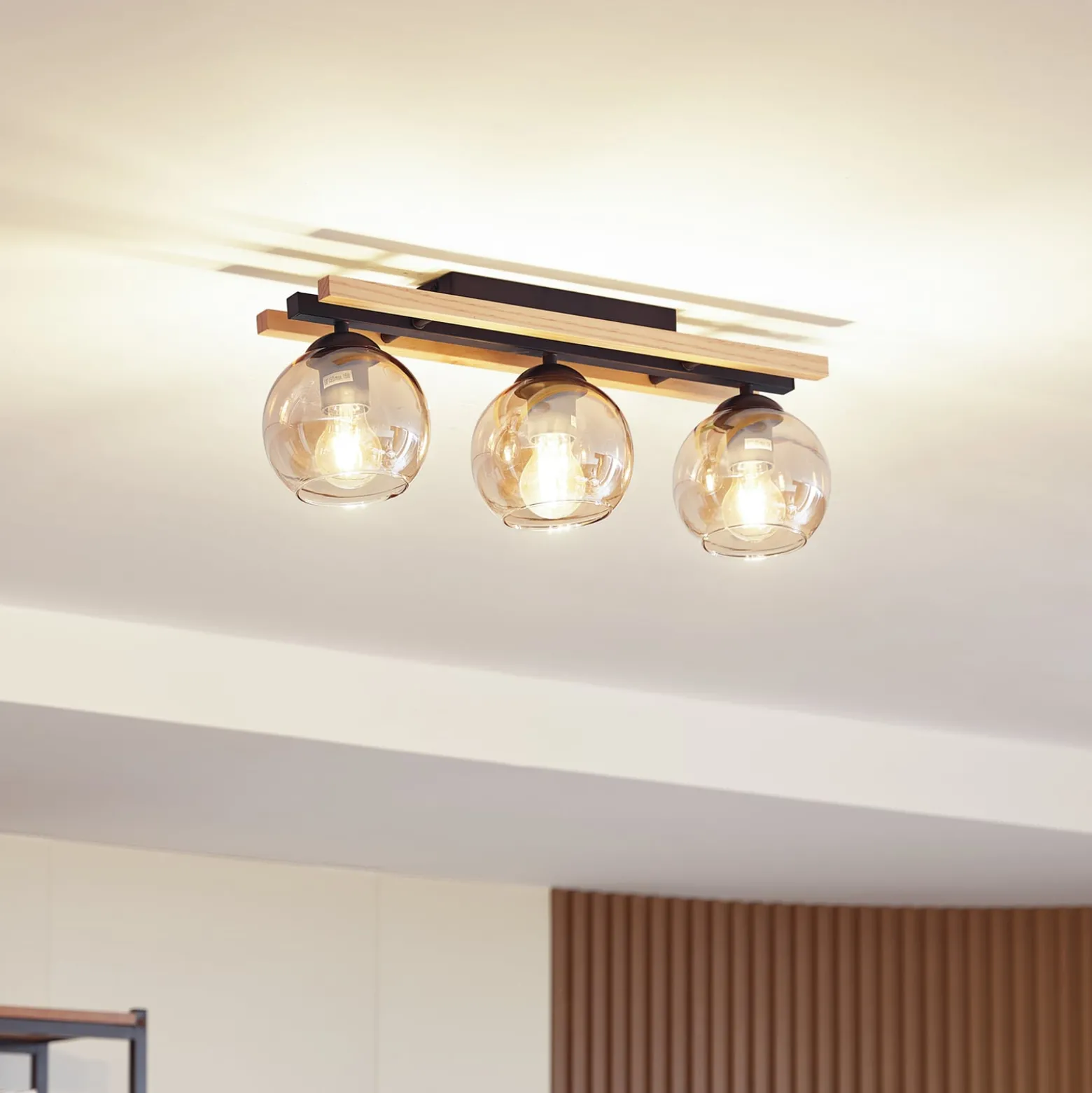 Lindby Deckenlampe Enrique, amber, 3-flg., Glas, Holz, E27