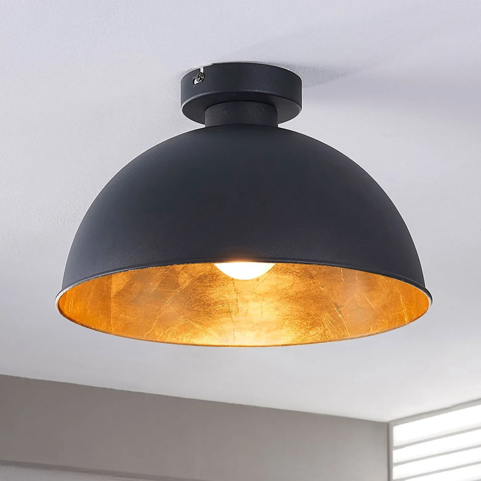 Lindby Deckenleuchte Lya, Ø 31 cm, schwarz-gold, Metall, E27