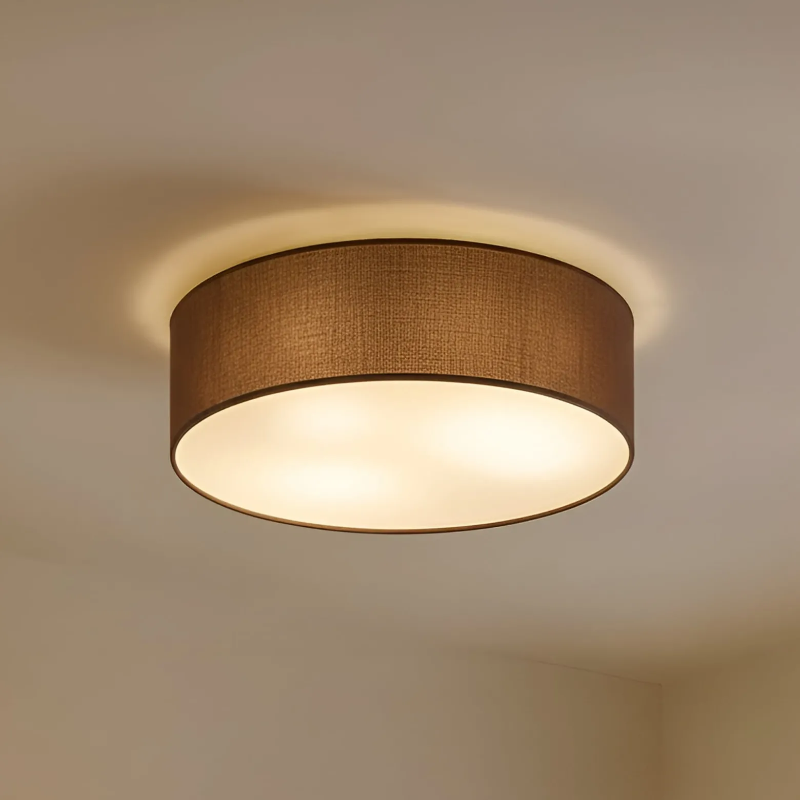 Lindby Deckenleuchte Sebatin, Ø 40 cm, hellbraun, Stoff, E27