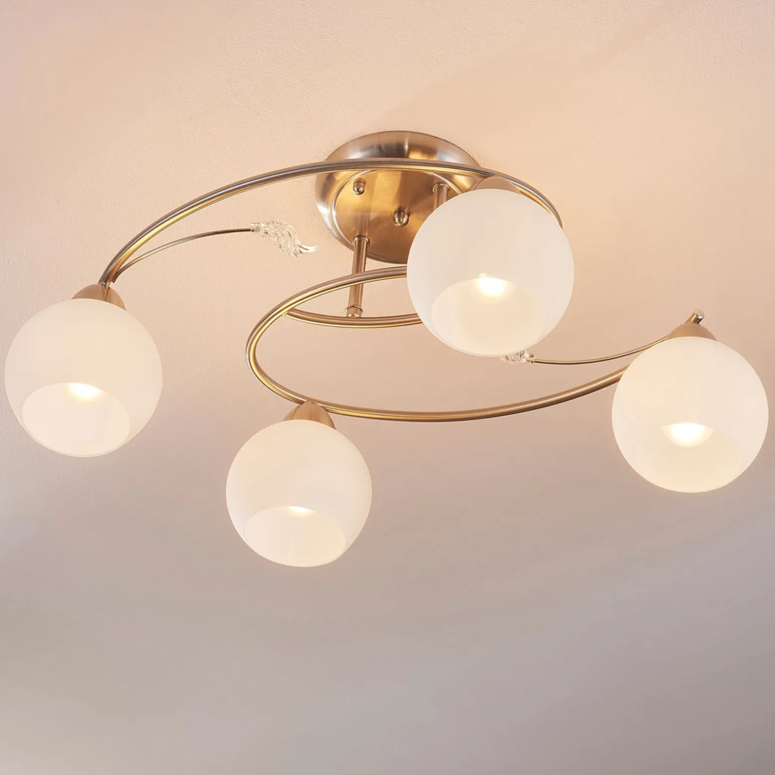 Lindby Deckenleuchte Svean, 4flg., weiß, Glas, Länge 42,5cm