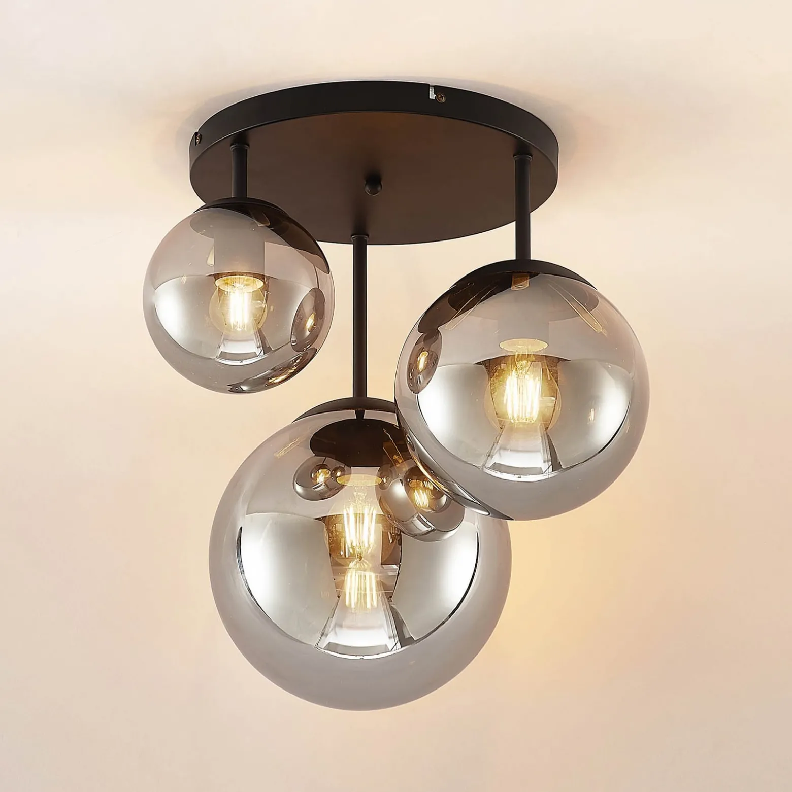 Lindby Deckenleuchte Teeja, rauch, 3-flg., Ø47cm, Glas, E27
