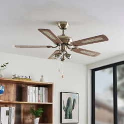 Lindby Deckenventilator mit Licht Anariki, leise, messing