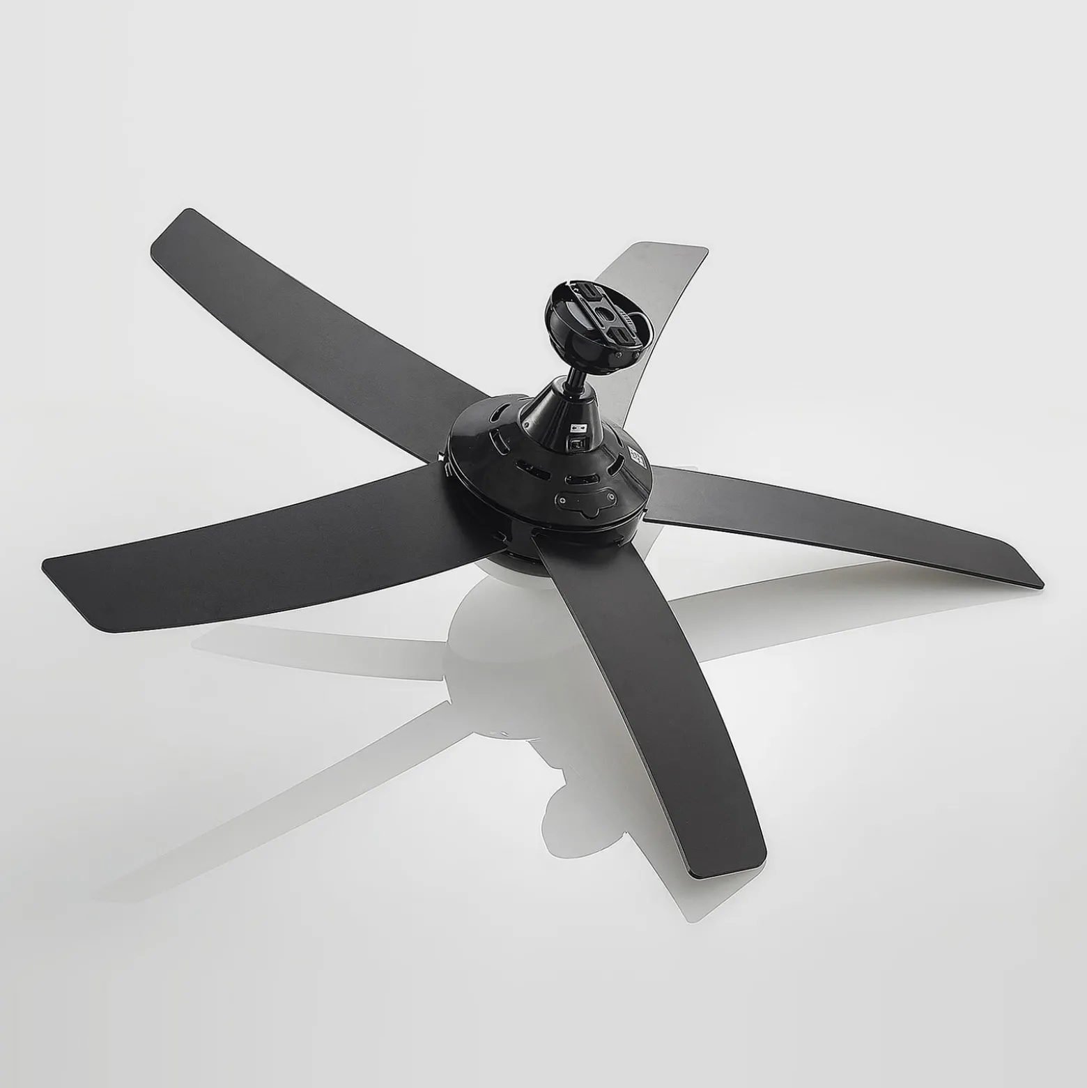 Lindby Deckenventilator mit Licht Auraya, leise, schwarz