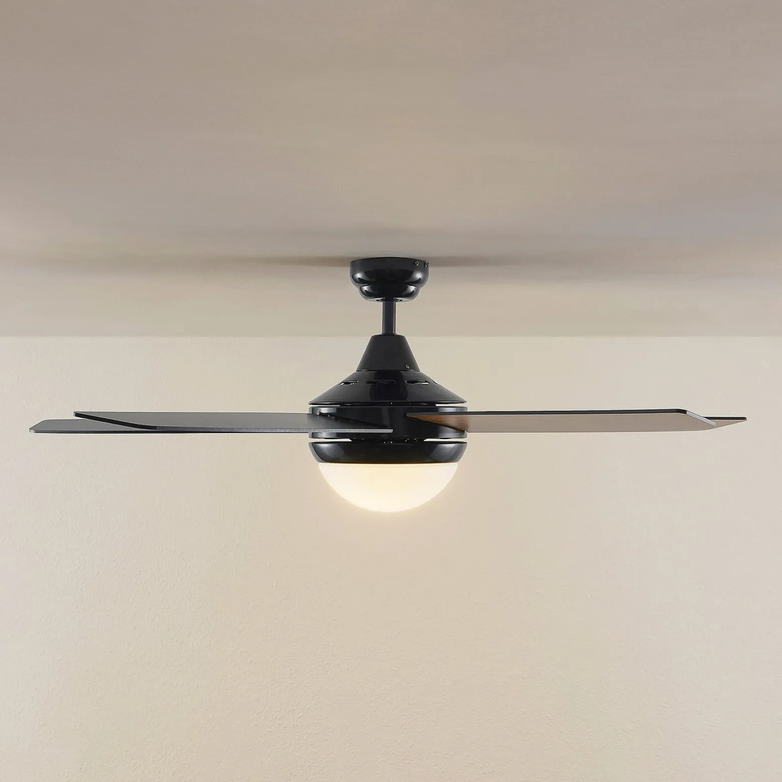 Lindby Deckenventilator mit Licht Auraya, leise, schwarz