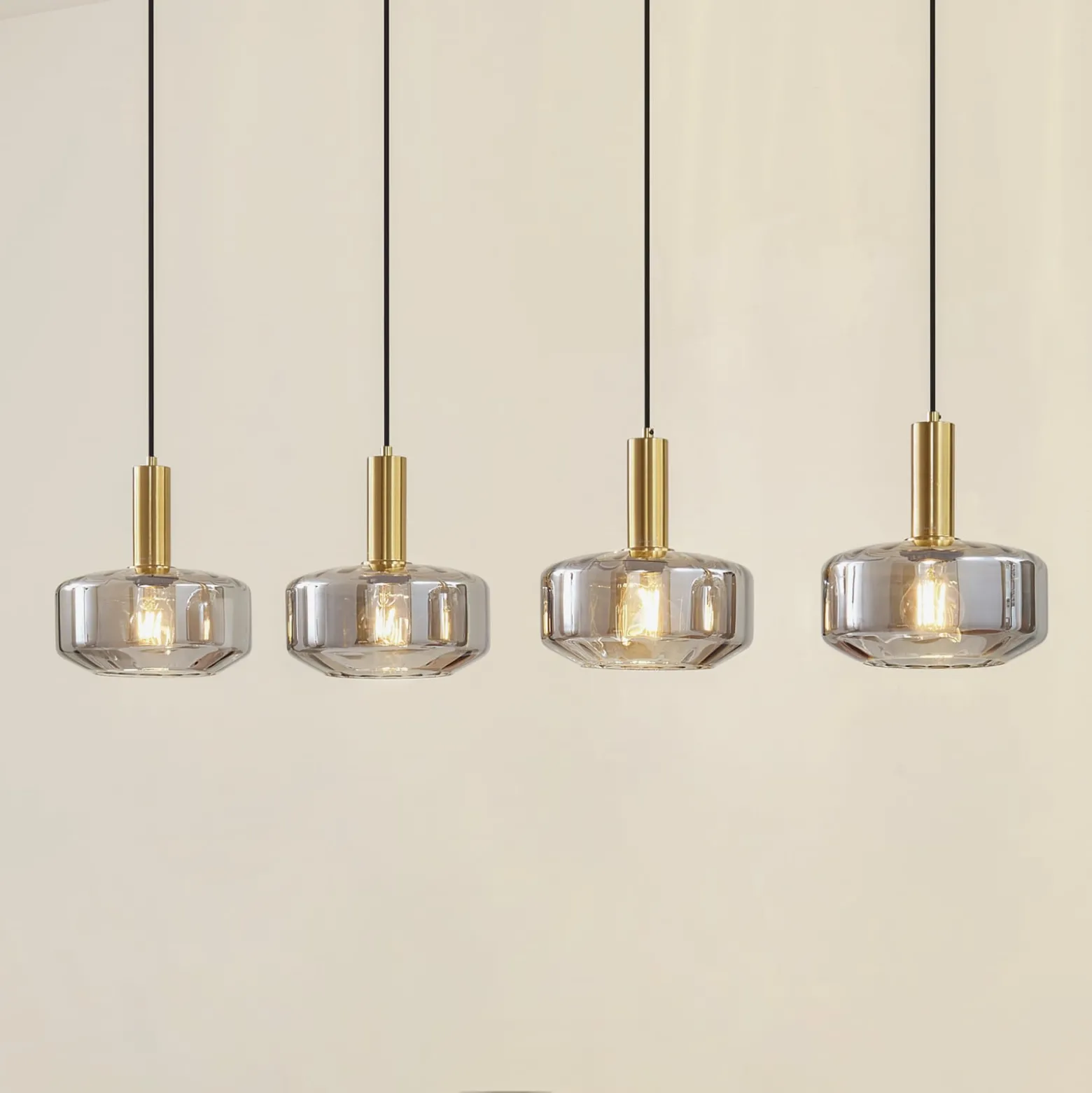 Lindby Hängeleuchte Hildur, 4-flg., 118 cm, rauchgrau, Glas