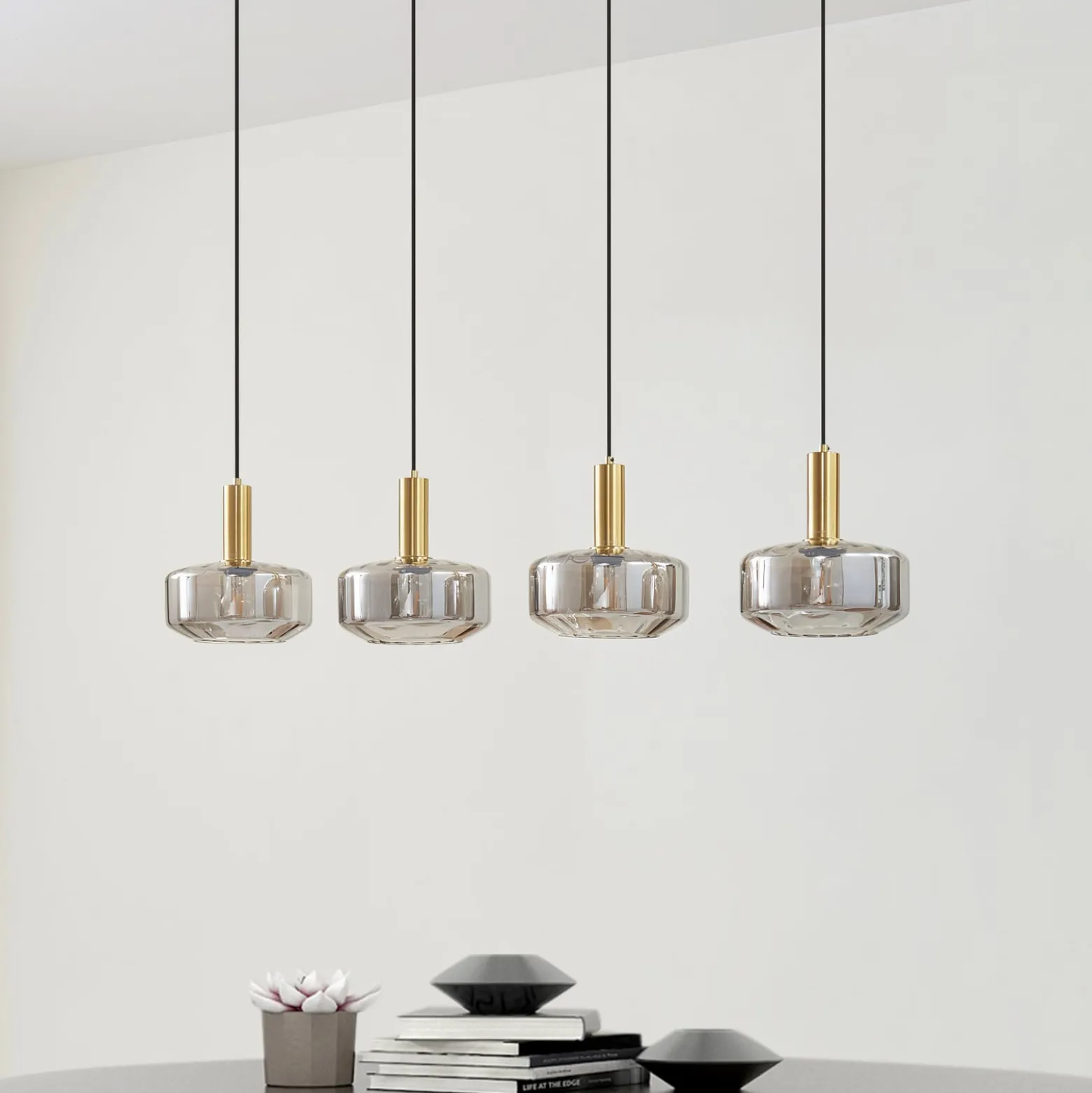 Lindby Hängeleuchte Hildur, 4-flg., 118 cm, rauchgrau, Glas