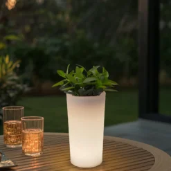 Lindby LED-Akku-Blumenvase Florista, RGB, IP54, Ø 12cm, weiß