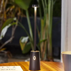 Lindby LED-Akkutischlampe Noelani, Höhe 30 cm, IP44, dimmbar