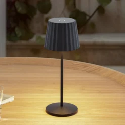 Lindby LED-Akku-Tischleuchte Esali, schwarz, Metall, IP65
