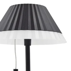 Lindby LED-Akku-Tischleuchte Ilvi, schwarz, Alu, Ø 17,5 cm