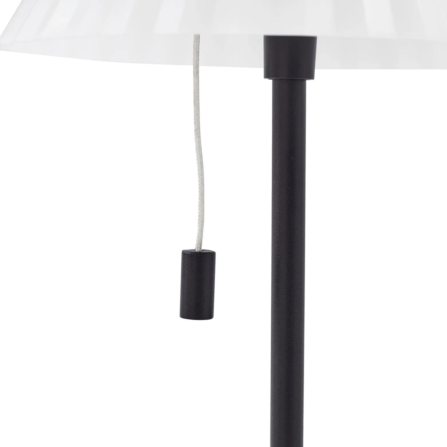 Lindby LED-Akku-Tischleuchte Ilvi, schwarz, Alu, Ø 17,5 cm