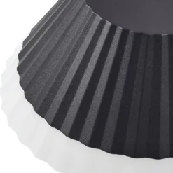 Lindby LED-Akku-Tischleuchte Ilvi, schwarz, Alu, Ø 17,5 cm