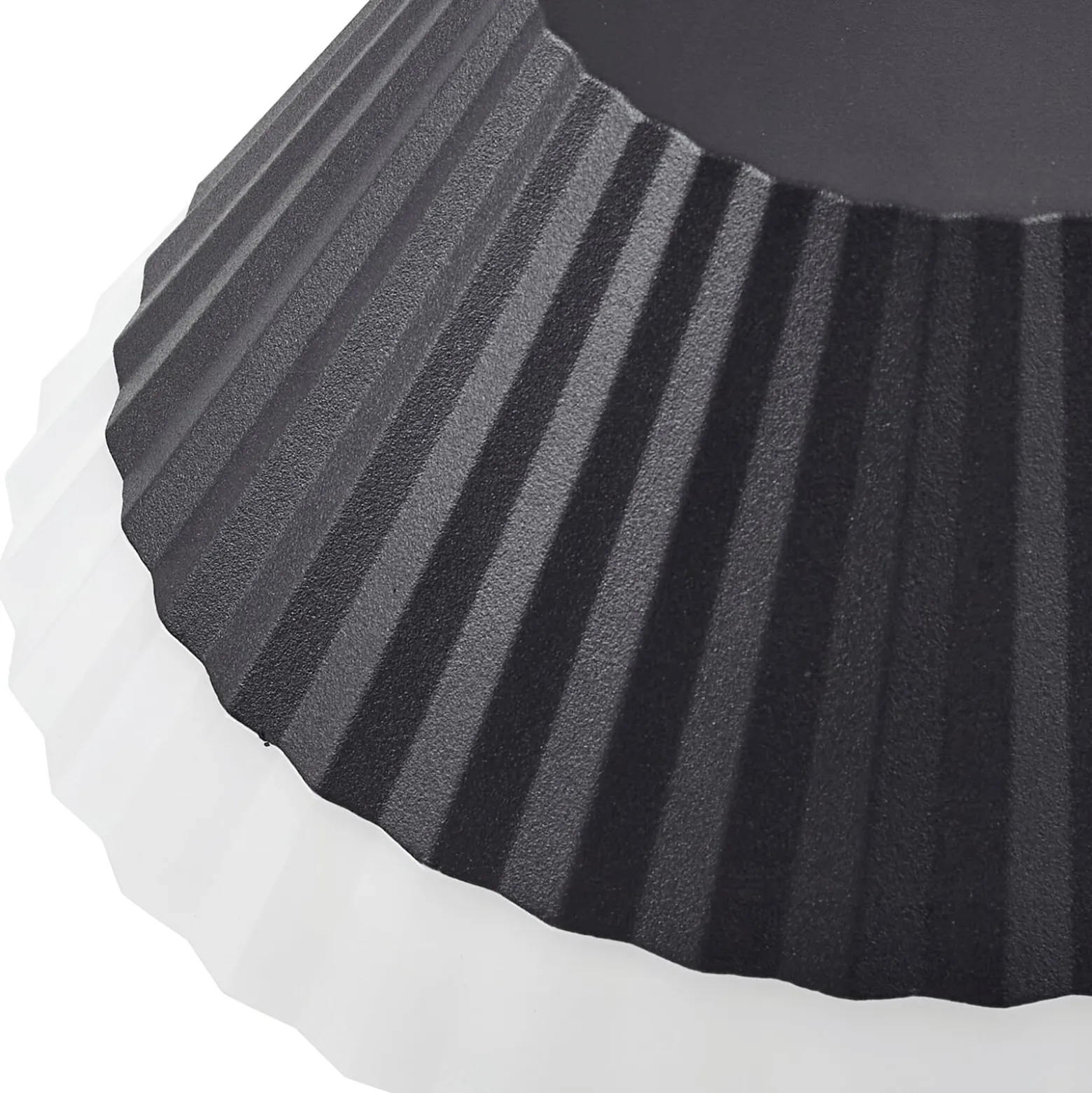 Lindby LED-Akku-Tischleuchte Ilvi, schwarz, Alu, Ø 17,5 cm